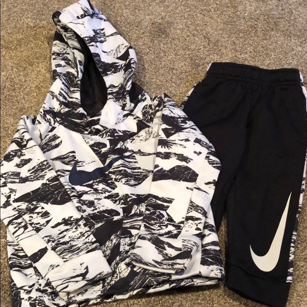 Nike Dri-Fit Thermal two piece set. Size 2T